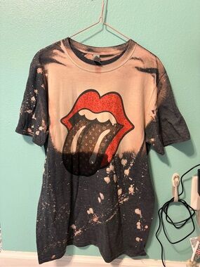 Women’s graphic bleach LV Short Sleeve Tee - Red/Black